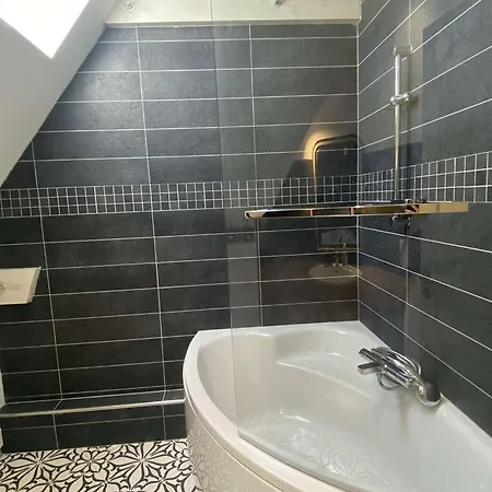 Maison En Pierre Avec Jardin Et Piscine Privee, Proche Tremolat
