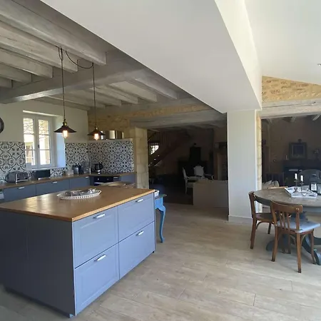 Holiday home Maison En Pierre Avec Jardin Et Piscine Privee, Proche Tremolat *