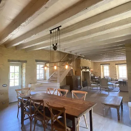 Holiday home Maison En Pierre Avec Jardin Et Piscine Privee, Proche Tremolat Paunat