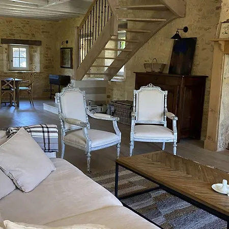 Holiday home Maison En Pierre Avec Jardin Et Piscine Privee, Proche Tremolat